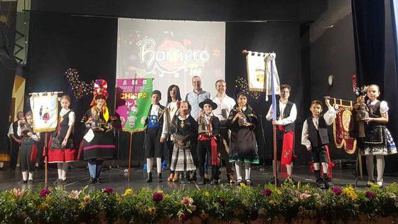 Gran asistencia durante el XXII Festival Infantil de Folklore Ángela Capdevielle en Arroyo de la Luz