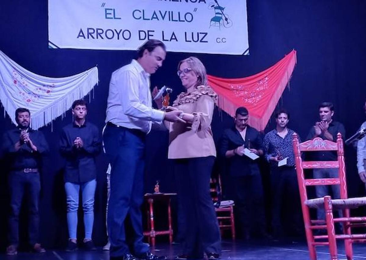Imagen secundaria 1 - El sevillano Miguel Ángel Lara 'El Canario', ganador del Concurso de Fandangos de Arroyo de la Luz