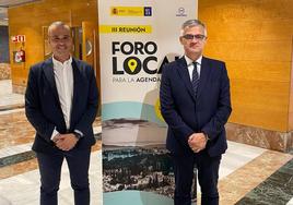 Carlos Caro, alcalde de Arroyo de la Luz, junto a David Lucas, Secretario de Estado de Transportes, Movilidad y Agenda Urbana