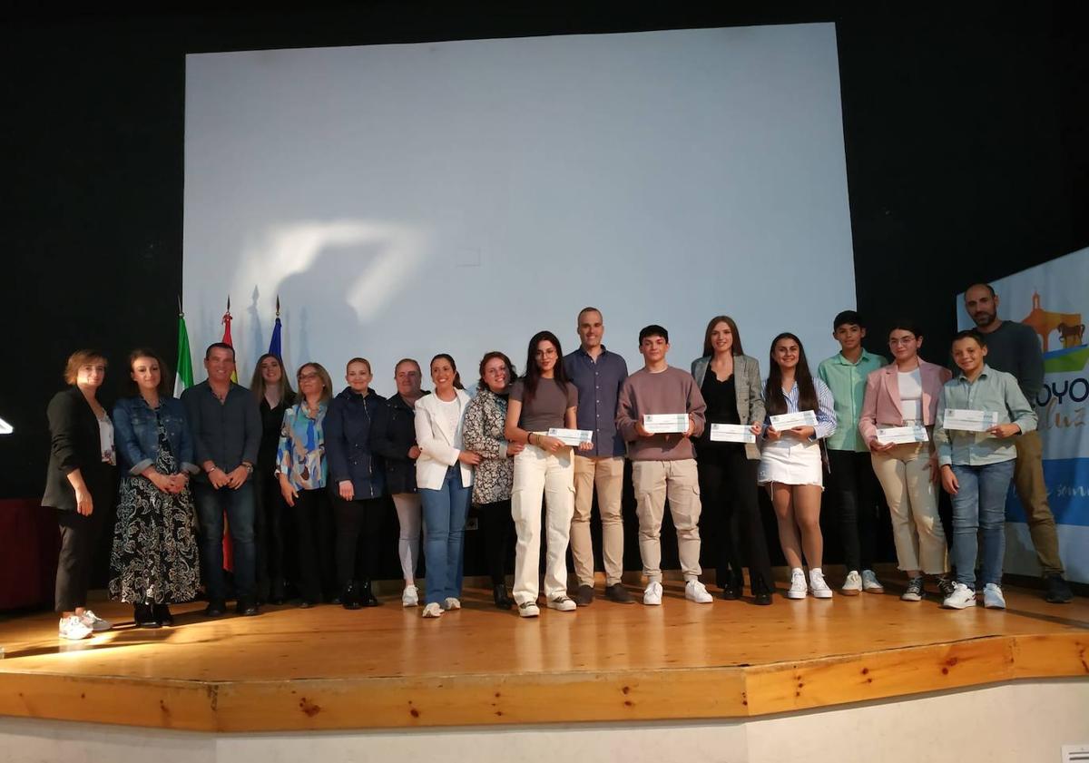 Imagen principal - Premio a los mejores expedientes.