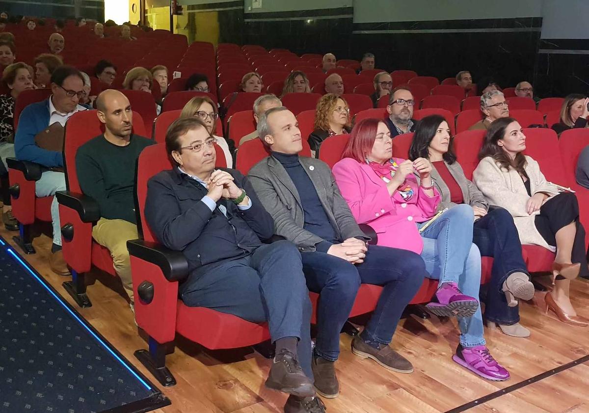 Imagen principal - Arroyo de la Luz entrega los premios Candil de la Dehesa 2023