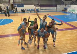 Jugadoras del Extremadura Arroyo tras derrotar al Aguere.