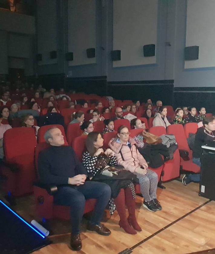 Imagen secundaria 2 - Los arroyanos volvieron a llenar el Cine-Teatro Municipal durante la Gala de Navidad