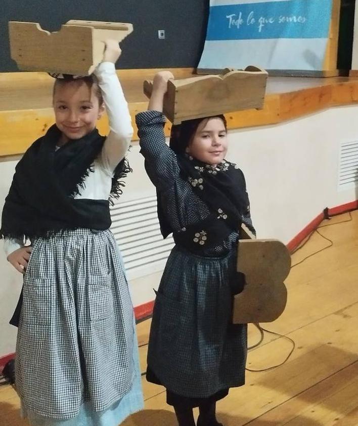 Imagen secundaria 2 - Los arroyanos volvieron a llenar el Cine-Teatro Municipal durante la Gala de Navidad