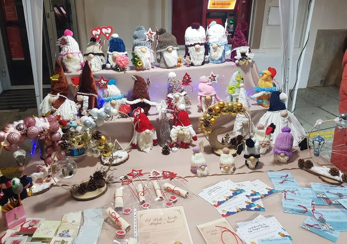 Imagen principal - Los arroyanos volvieron a disfrutar del Mercado Navideño