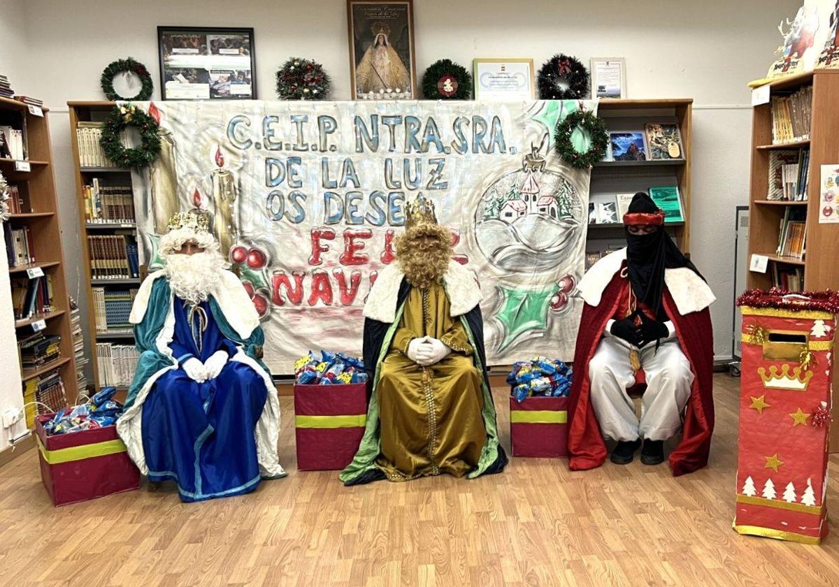 Los Reyes Magos visitan el colegio Nuestra Señora de la Luz