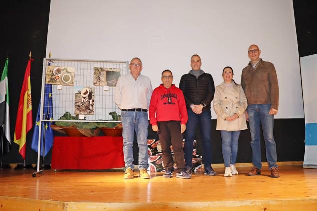 Entrega de premios a los ganadores del concurso fotográfico. 