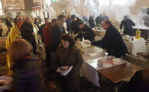 Imagen principal - La sardina puso el broche de oro al Carnaval arroyano