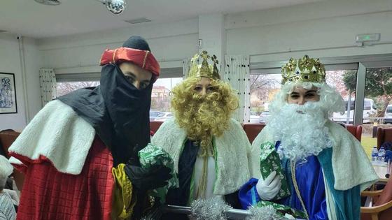 Los mayores de la Residencia Virgen de la Luz han recibido la visita de los Reyes Magos