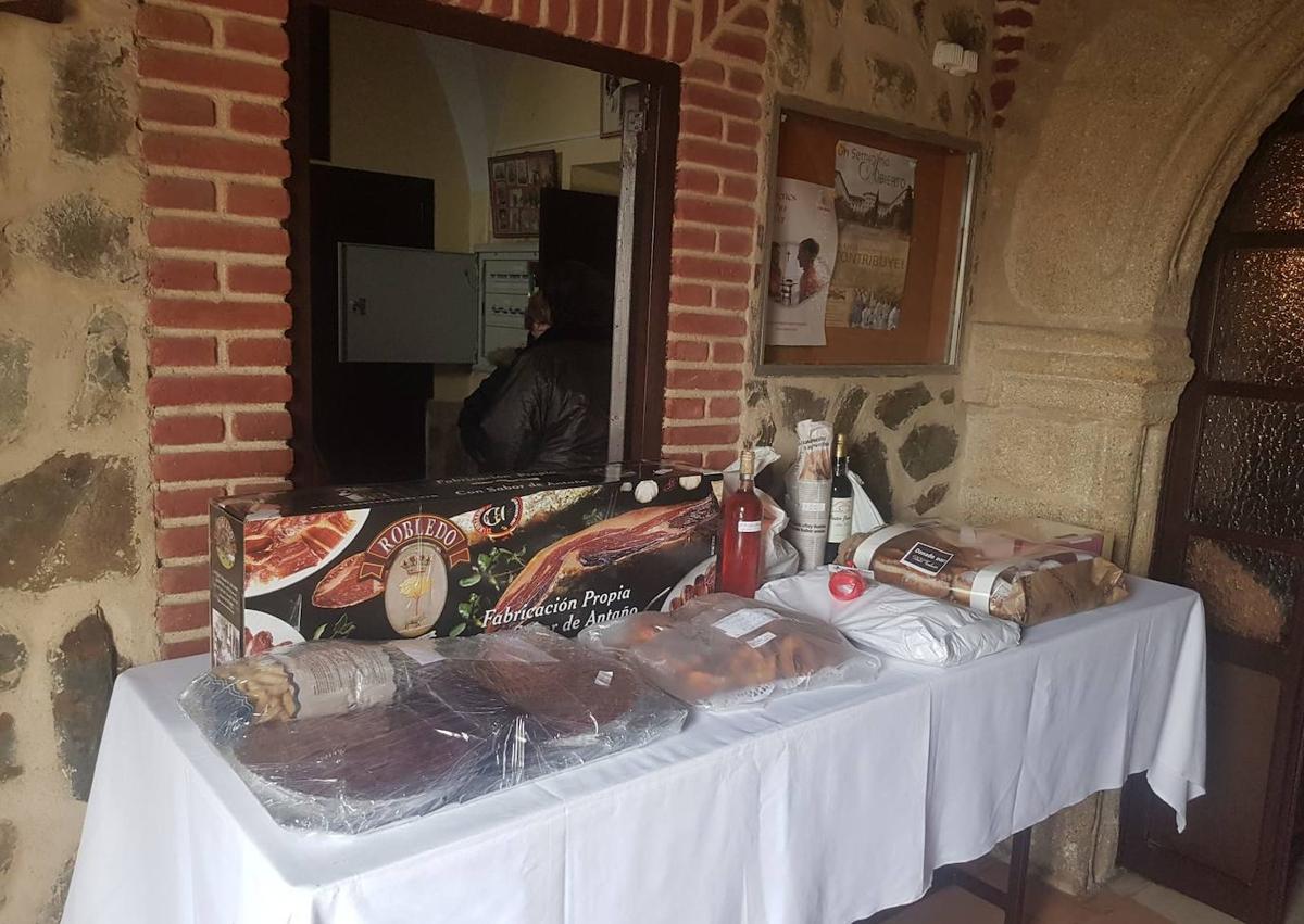 Imagen secundaria 1 - Subasta y productos que se subastaron.