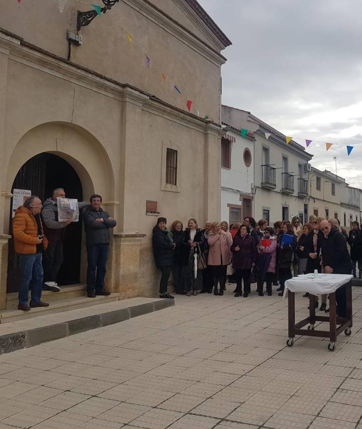 Imagen secundaria 2 - Subasta y productos que se subastaron.