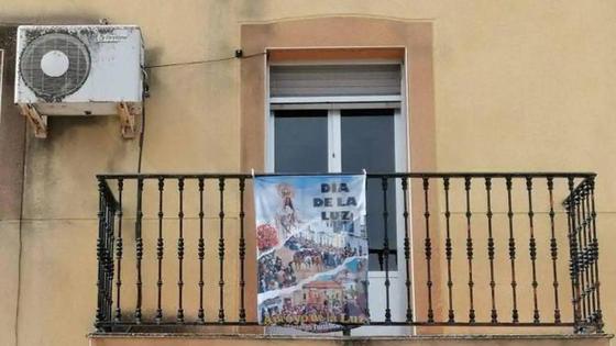 El Ayuntamiento anima a los vecinos a sacar las balconeras del Día de la Luz