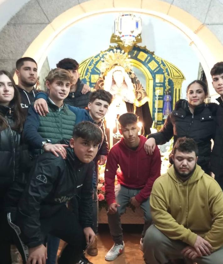 Imagen secundaria 2 - La Soledad salió ayer a la calle