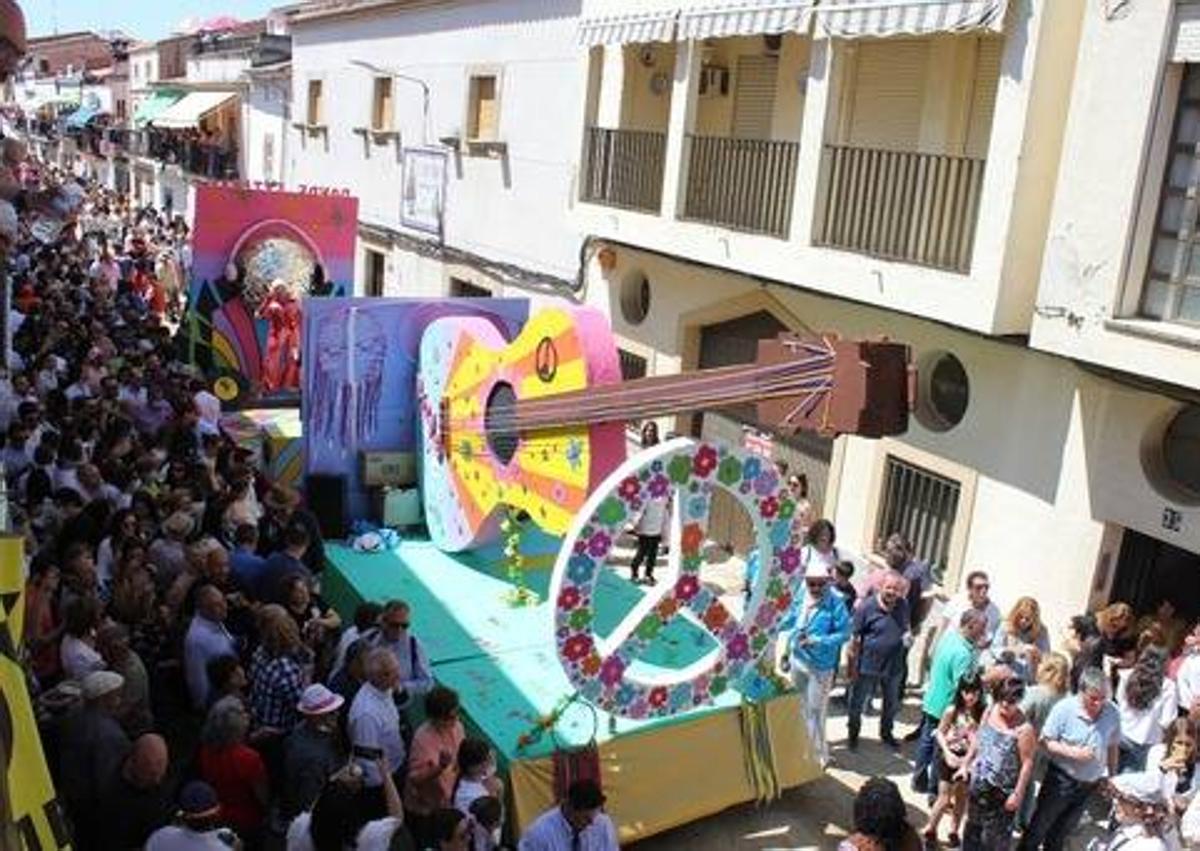 Imagen secundaria 1 - El Día de la Luz; tradición, historia y devoción de un pueblo