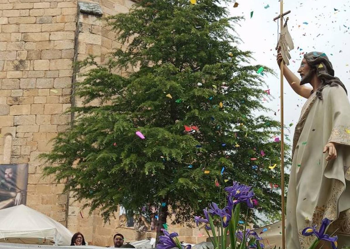 Imagen secundaria 1 - La Semana Santa finalizó con &#039;El Encuentro&#039;