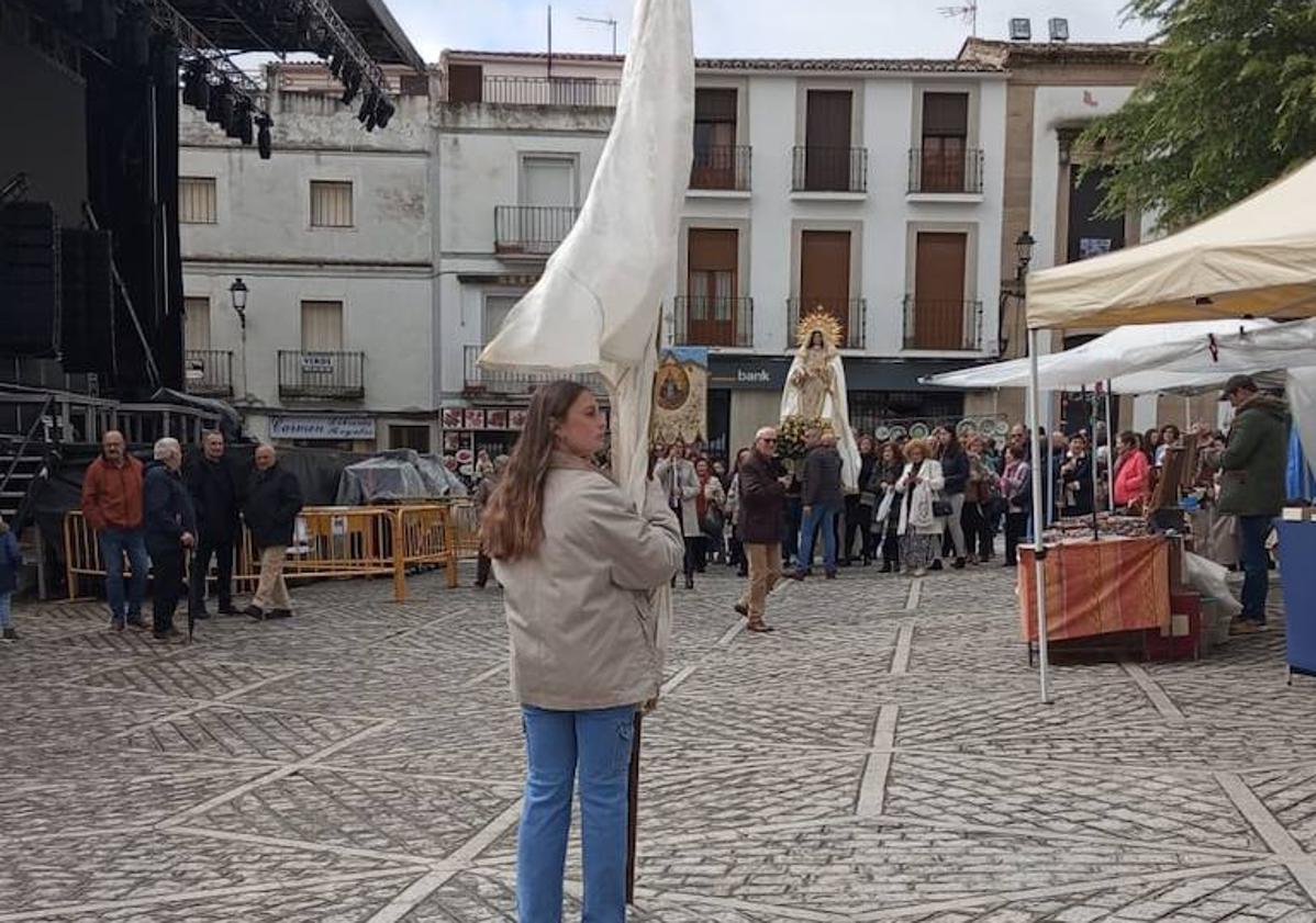 Imagen principal - La Semana Santa finalizó con &#039;El Encuentro&#039;