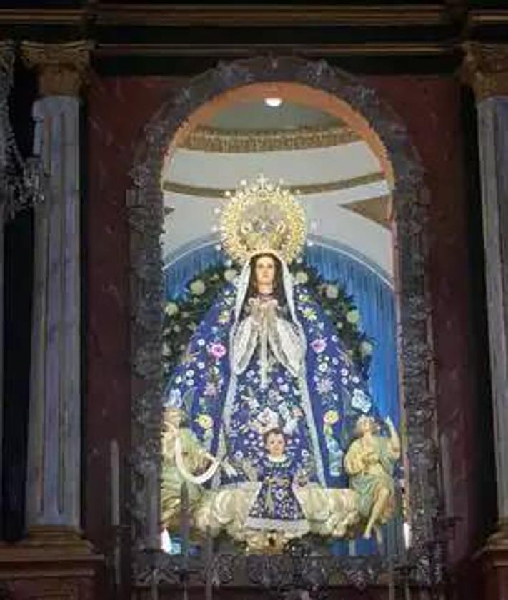 Imagen secundaria 2 - La Virgen lucirá este año el manto de paseo de color rosa