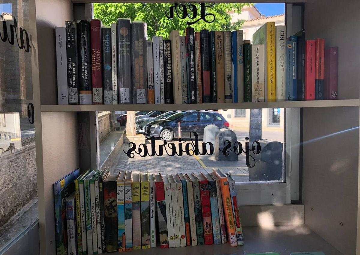 Imagen secundaria 1 - Nueva oferta en la Bibliocabina de la plaza durante la Semana del Libro