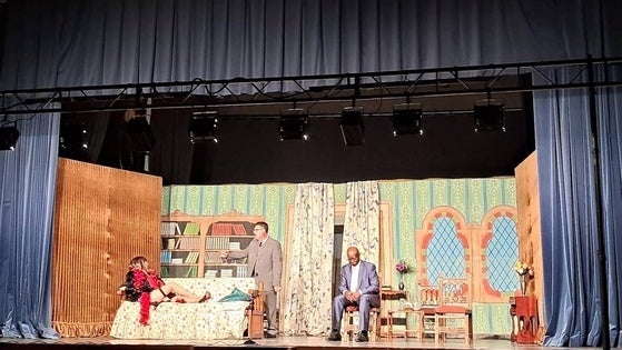 Nueva Compañía ha vuelto a llenar de risas el Cine-Teatro municipal