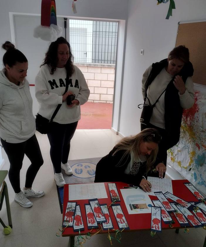 Imagen principal - La Escuela Infantil Ta-Ca-Tá celebra una Semana del Libro solidaria