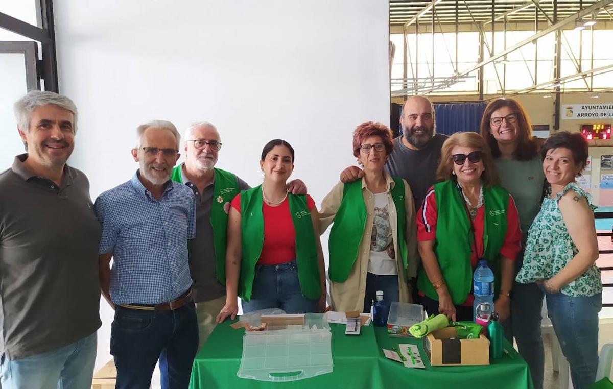 La Junta Local de la AECC durante la jornada solidaria.