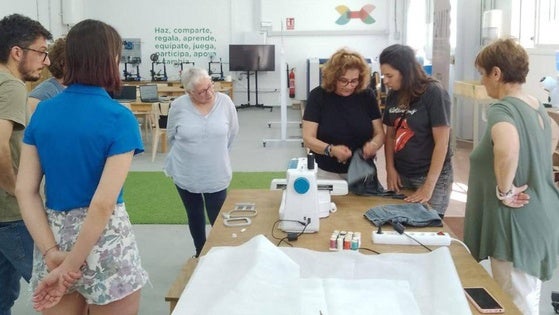 Finaliza el taller de bordado digital