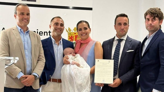 Arroyo de la Luz celebra su primer 'bautizo civil'