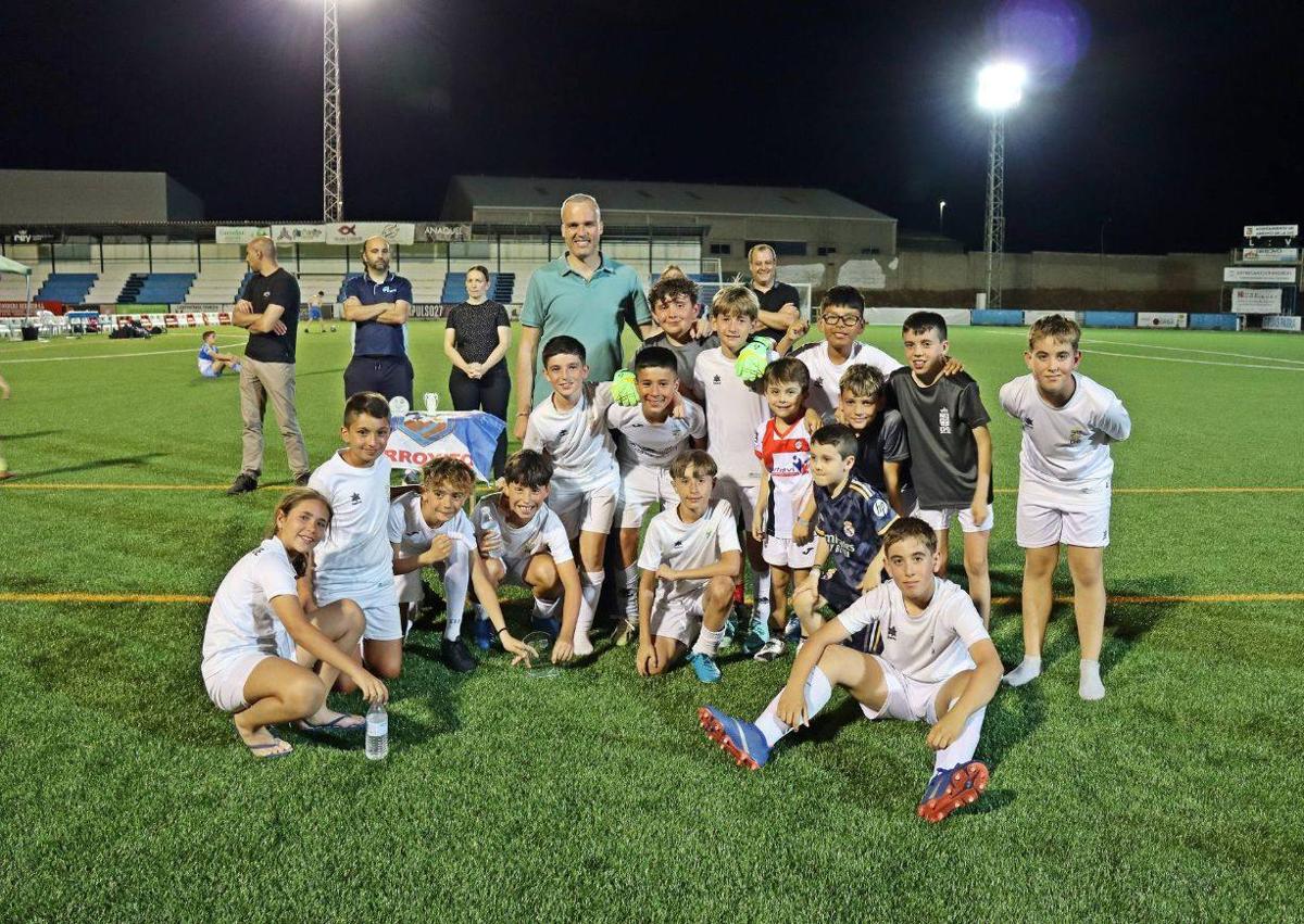 Imagen secundaria 1 - Campeón Alevín EMD Sanvicenteña.