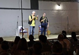 Edu Luky y Josete llenaron de risas el Cine de Verano de Arroyo de la Luz