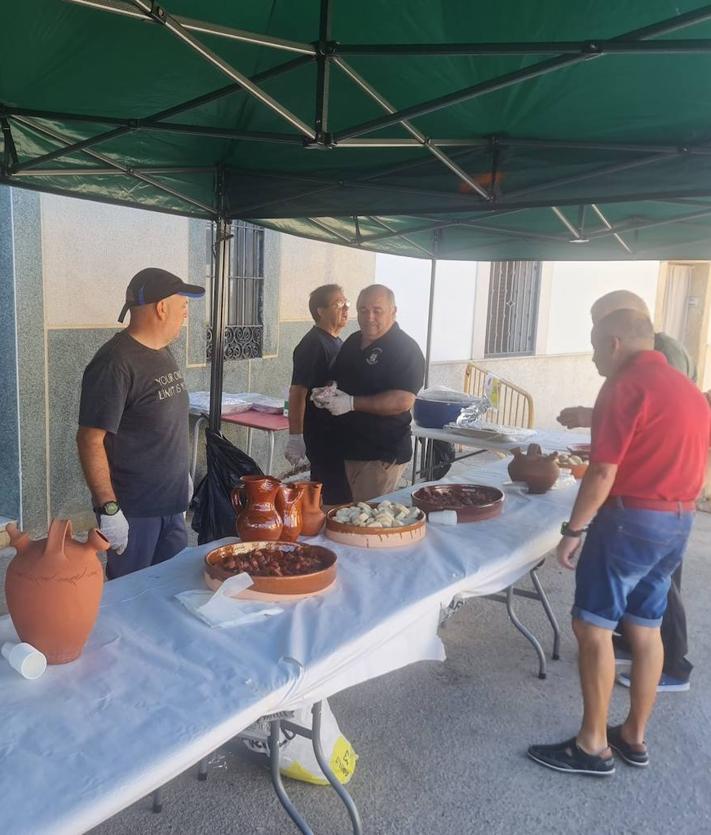 Imagen secundaria 2 - Fiesta y tradición arroyana durante el Día de los Olleros