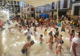 Los más pequeños han disfrutado de una refrescante mañana con la Fiesta del Agua