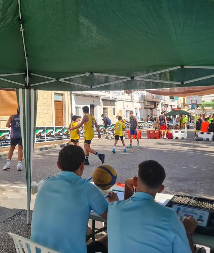 Imagen secundaria 2 - 400 jugadores divididos en 101 equipos participaron en el 3x3 de Basket