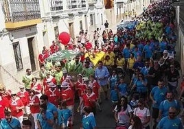 Imagen de archivo de un desfile de peñas.