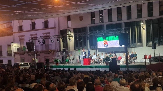 Isidro Carrero, a título póstumo, y el Arroyo CB reciben la Medalla de Arroyo de la Luz