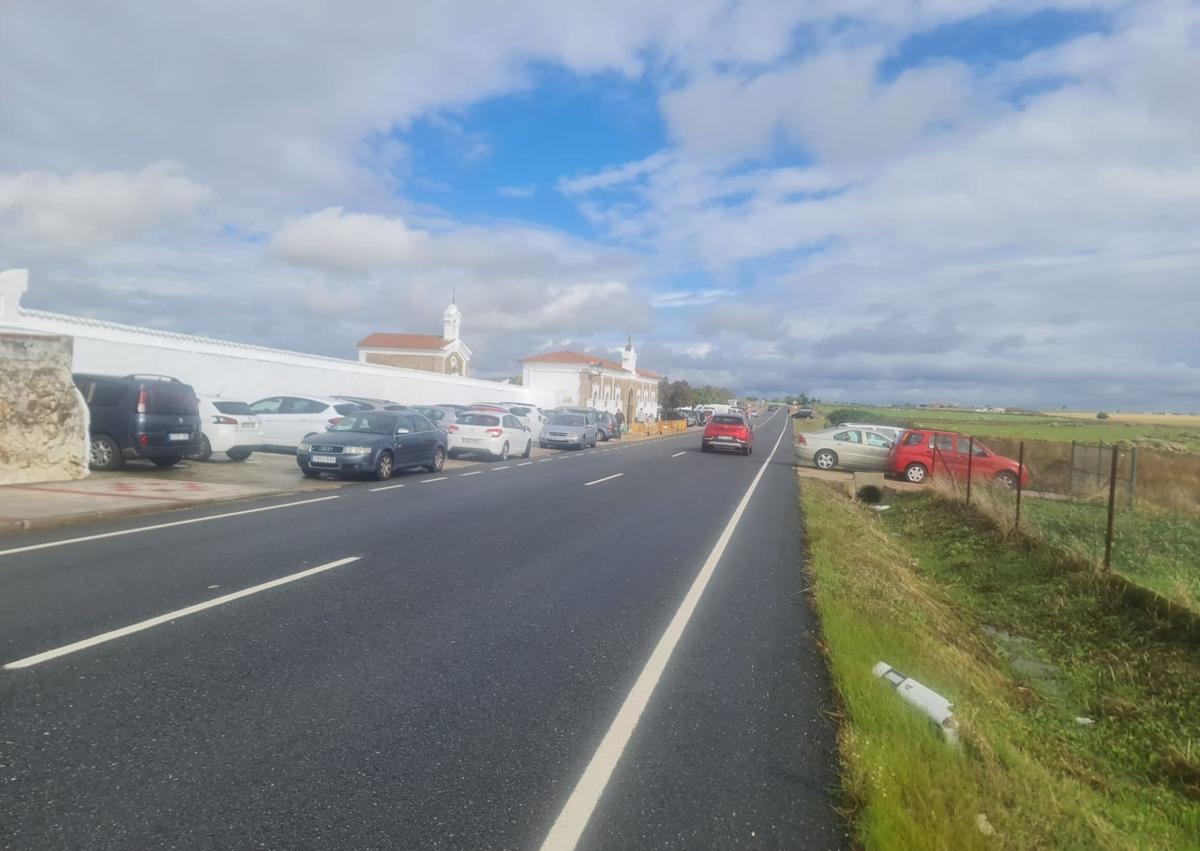 Imagen secundaria 1 - Los arroyanos vuelven a visitar el cementerio durante el Día de Todos los Santos