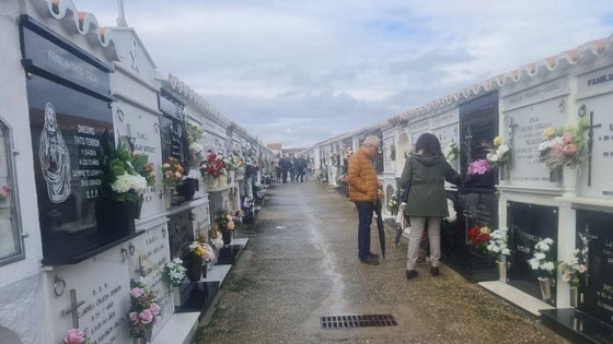 Los arroyanos vuelven a visitar el cementerio durante el Día de Todos los Santos