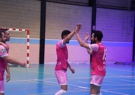 Los arroyanos celebrando uno de los tantos.