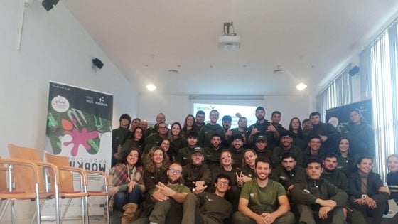 Los participantes en el programa EvolucionaWorking de Arroyo de la Luz y Casar de Cáceres visitan el Centro CREOFONTE de Casar