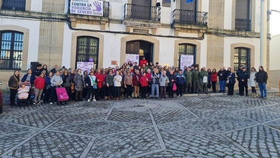 Arroyo de la Luz se concentra contra la Violencia de Género