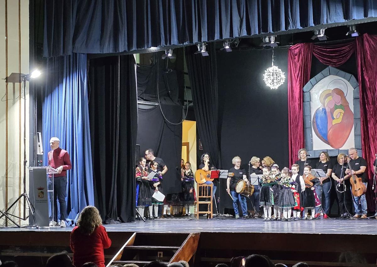 Imagen secundaria 1 - La Gala Solidaria volvió a llenar el Cine-Teatro