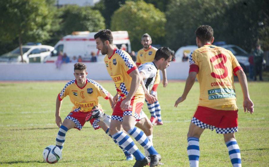 EL CD Badajoz ha caído en Olivenza contra el Arroyo y pierde su condición de invicto. 
