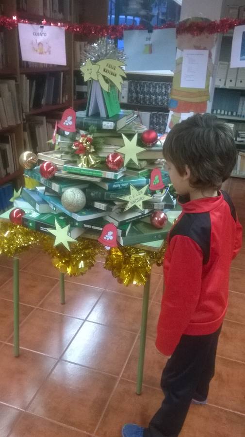 La biblioteca pública municipal les desea Feliz Navidad