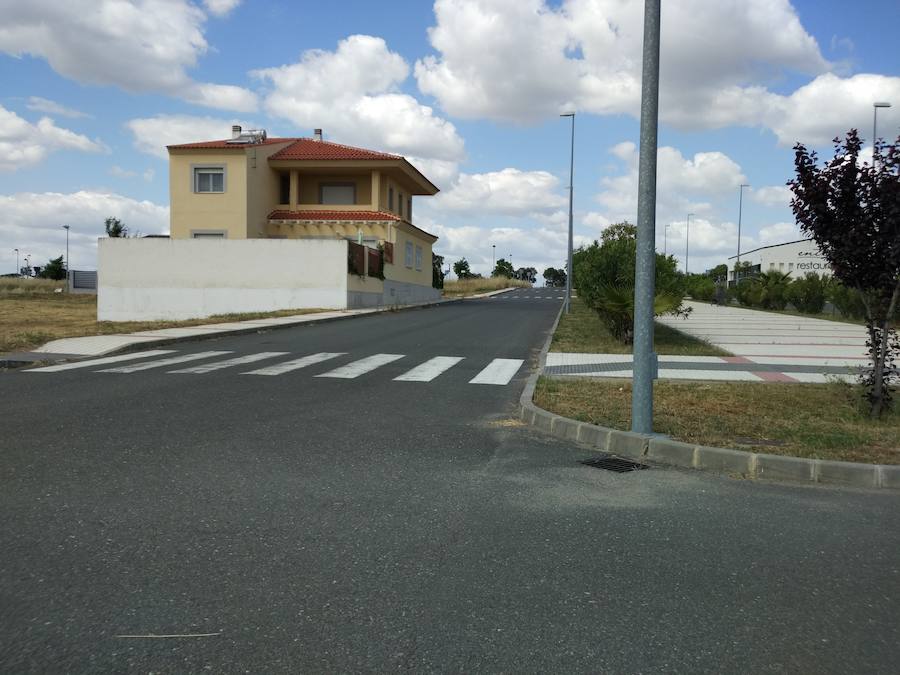 Un transportista muere en Arroyo de la Luz atropellado por su propio vehículo