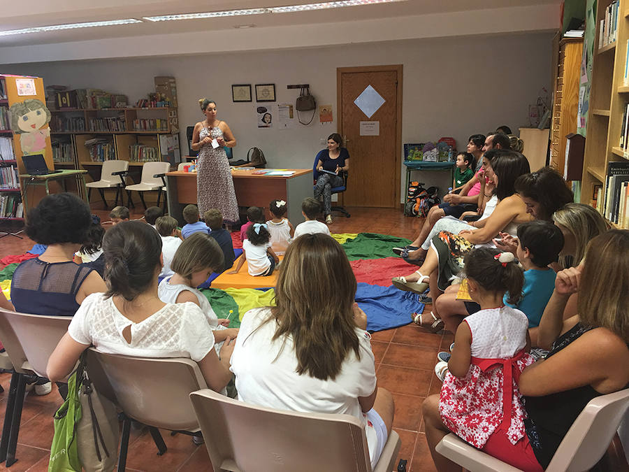 Durante una de las actividades en la Biblioteca. 