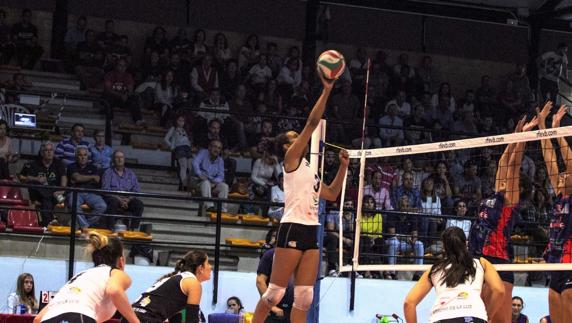 El Extremadura Arroyo se deshace por la vía rápida del Emevé y comienza a aspirar a la Copa de la Princesa