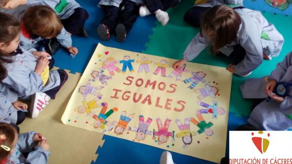 Actividad en favor de la igualdad realizada con la colaboración de Diputación de Cáceres