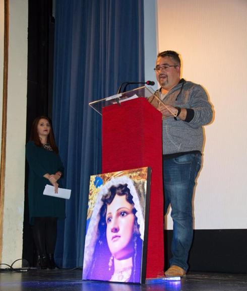 La asociación APyF homenajea, en su 7º aniversario, a la Virgen de la Luz