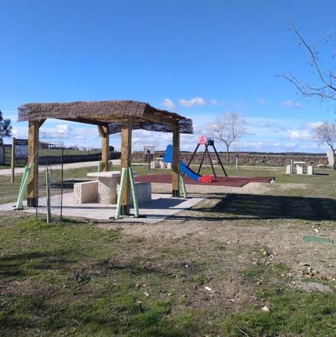El Ayuntamiento acondiciona el camino asfaltado del cordel Arroyo-Brozas