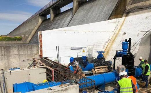 Trabajos en la presa de Arroyo de la luz 