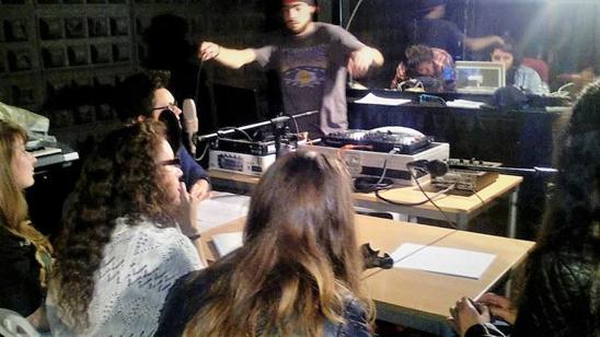Taller de radio en ECJ de Arroyo por el Colectivo Cala de Alburquerque. Diciembre de 2015 